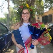 Docente di Biologia impartisce lezioni per studenti di liceo ed istituti tecnici professionali